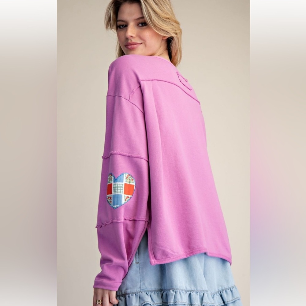 108 πΊπΈ EASEL LOVE PATCH FRONT WASHED TERRY PULLOVER - Picture 3 of 5